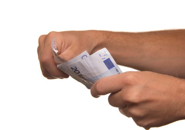 Zieke werknemer, loon doorbetalen?